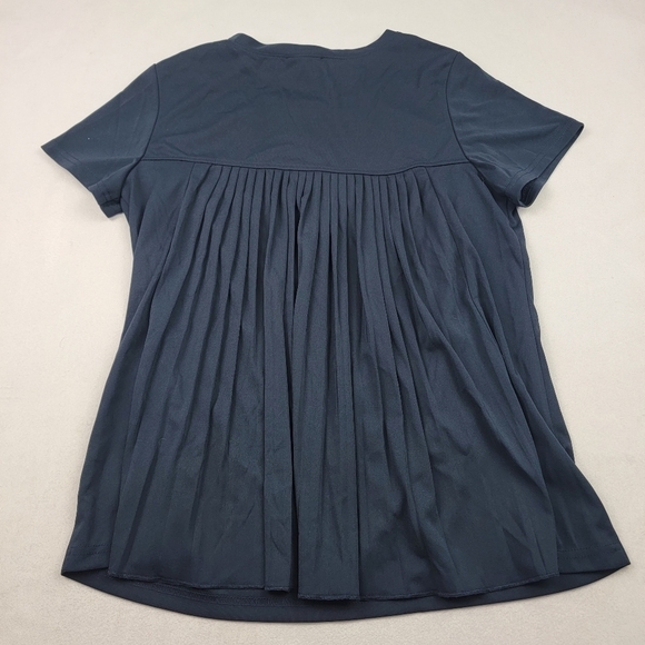 NWT Jones New York flowy pleated back navy short sleeve blouse - Picture 3 of 5